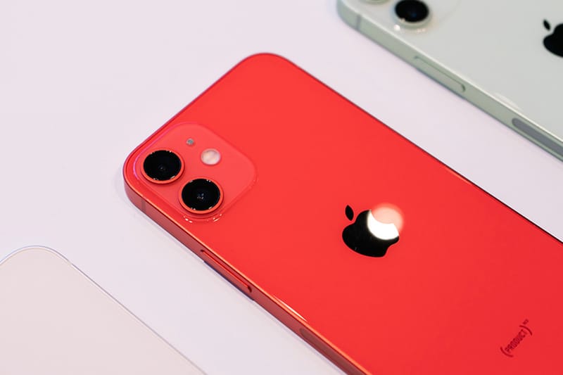 아이폰 12 일부 모델의 색이 변색된다?