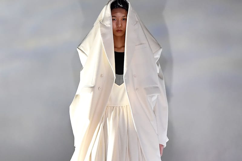 꼼 데 가르송 2021년 가을, 겨울 컬렉션 '랜드스케이프 오브 섀도' 런웨이