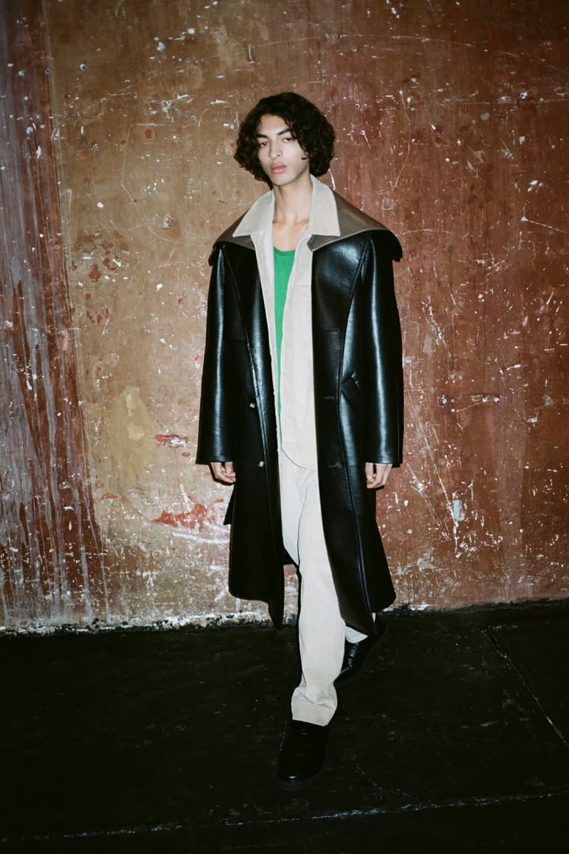 옷의 기능과 형태에 집중한 나누시카의 2021년 가을, 겨울 컬렉션, 비건 가죽, 지속 가능성, 코트, 액세서리, 모노그램, 나누슈카, 산드라 샌더, 달리 극장 박물관