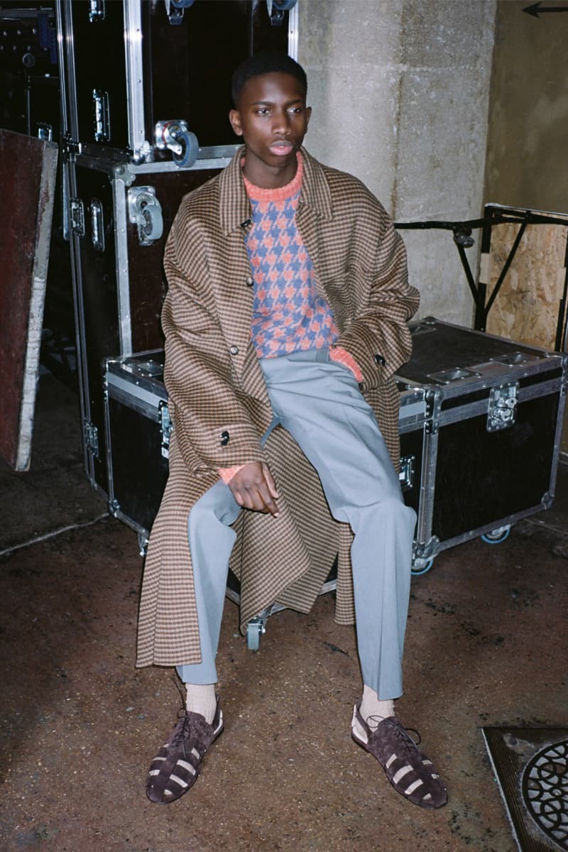 옷의 기능과 형태에 집중한 나누시카의 2021년 가을, 겨울 컬렉션, 비건 가죽, 지속 가능성, 코트, 액세서리, 모노그램, 나누슈카, 산드라 샌더, 달리 극장 박물관