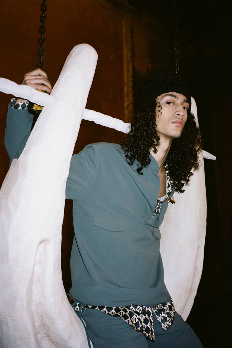 옷의 기능과 형태에 집중한 나누시카의 2021년 가을, 겨울 컬렉션, 비건 가죽, 지속 가능성, 코트, 액세서리, 모노그램, 나누슈카, 산드라 샌더, 달리 극장 박물관