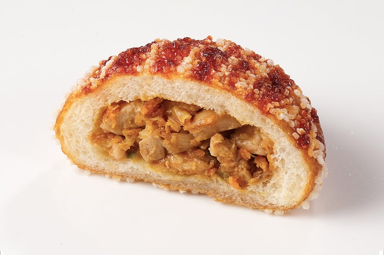 교촌치킨을 품은 고로케, 이제 뚜레쥬르에서 맛 볼 수 있다