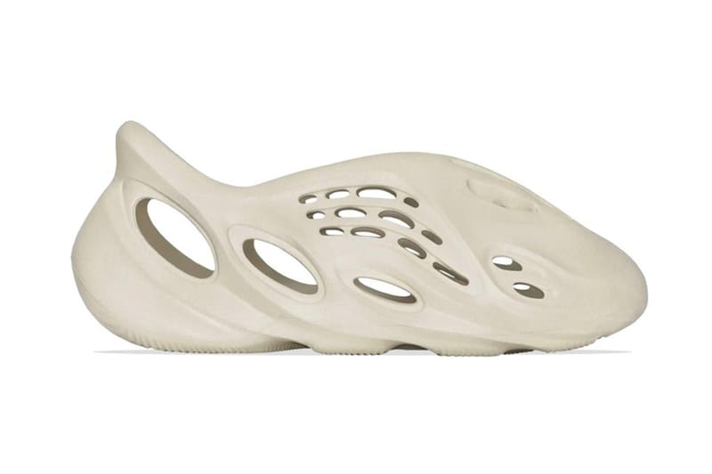 바로 지금, 아디다스 이지 폼 러너 '샌드' & 'MX 문 그레이' 국내 출시 정보