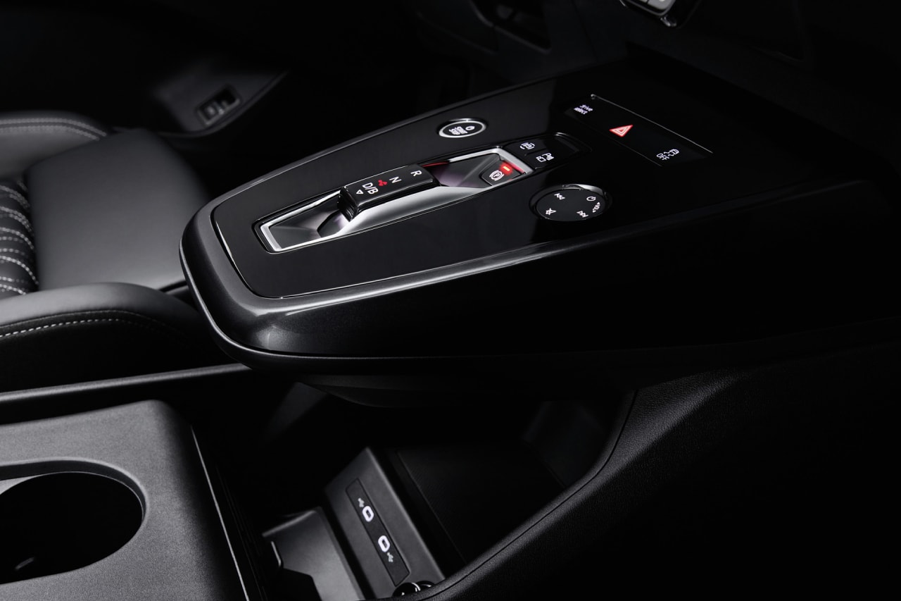 아우디의 새로운 전기 SUV, ‘Q4 e-트론’ 전 세계 최초 공개, 증강 현실 헤드업 디스플레이, 스포트백