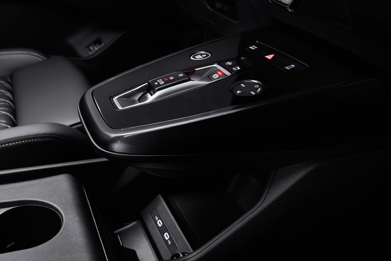 아우디의 새로운 전기 SUV, ‘Q4 e-트론’ 전 세계 최초 공개, 증강 현실 헤드업 디스플레이, 스포트백
