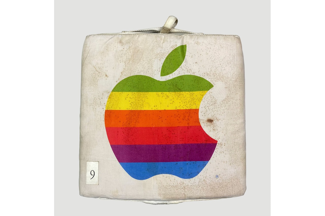 애플 45주년을 기념하여 출시되는 빈티지 애플 아이템 45종, 스티브 잡스, 사과 로고, 애플 티셔츠, 애플 시계