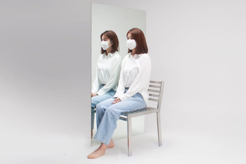 사회적 거리두기의 필요성을 표현한 김병섭 작가의 'mirror bench' 감상하기