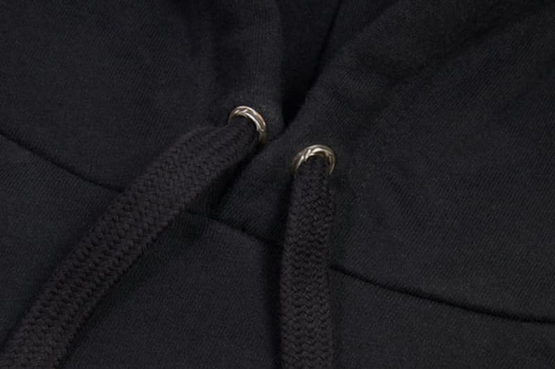 크롬하츠의 ‘WWW.CHROMEHEARTS.COM’ 핑크/블랙 후디 출시, 액세서리, 실버