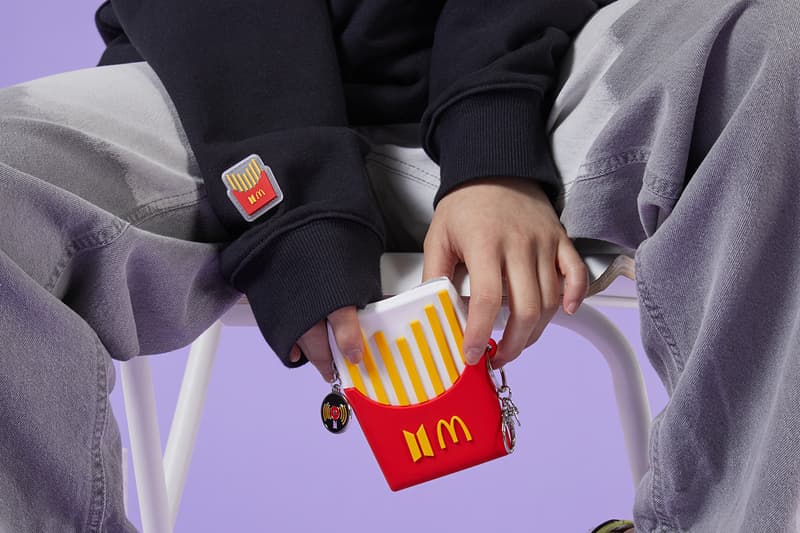 지금 바로 구매 가능한 방탄소년단 x 맥도날드 세트 메뉴 & 머천다이즈, RM, 하이브, 맥너겟, 프렌치 프라이, 후렌치 후라이, 감자튀김, 감튀, 진, 슈가, 제이홉, 지민, 뷔, 정국, 케이준 소스, 스위트 칠리 소스