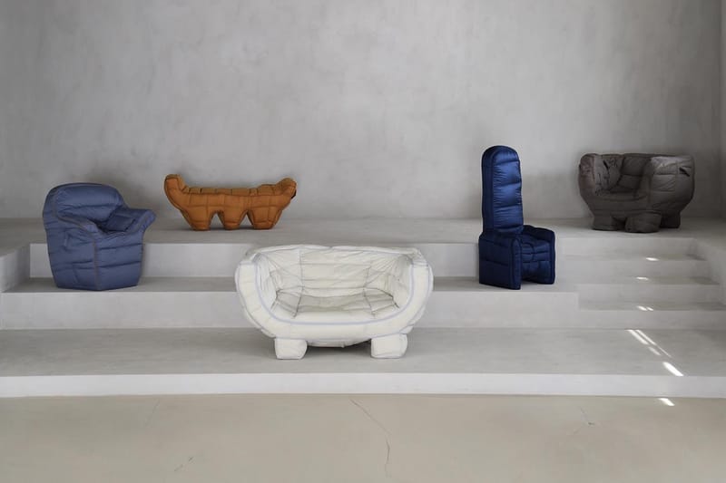 데드 스탁 패딩을 소재로 삼은 연진영 작가의 '패디드 체어' 전시 정보