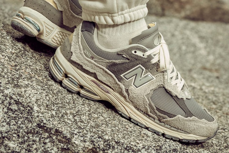 갈기갈기 찢긴 어퍼, 뉴발란스 2002R ‘프로텍션 팩’이 출시된다