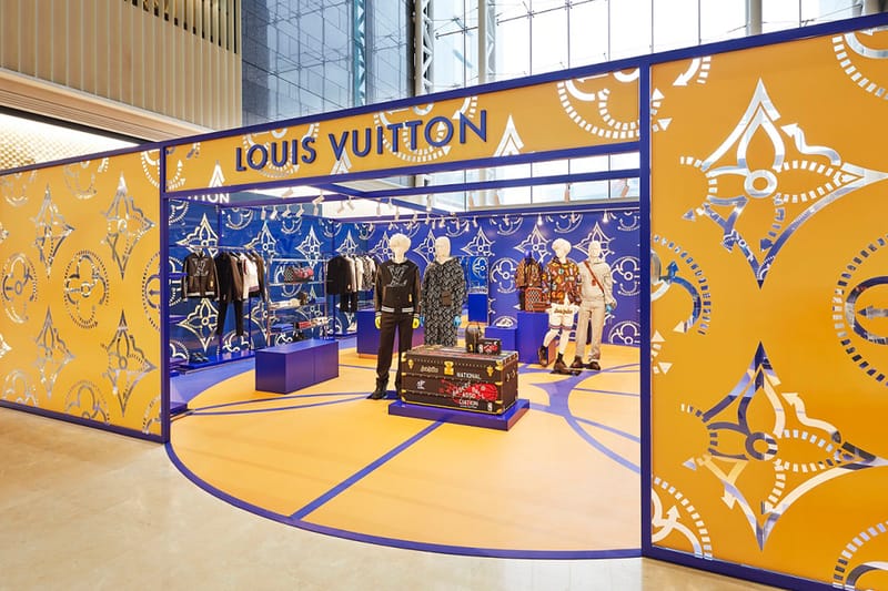 주요 백화점의 명품 매출이 5개월째 급증하고 있다