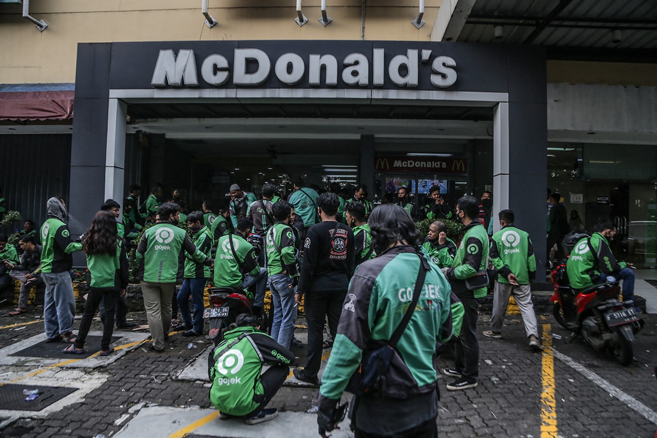 인도네시아 맥도날드 매장이 'BTS 세트' 때문에 문을 닫았다, 방탄소년단, 배달, 딜리버리, 맥딜리버리, 쿠팡이츠, 배달의민족