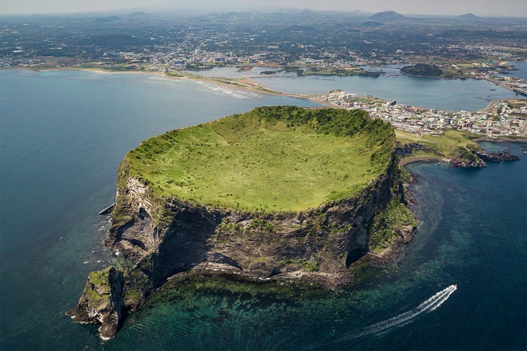 지난해 제주도 & 강원도보다 여행객이 많았던 국내 여행지 1위는?