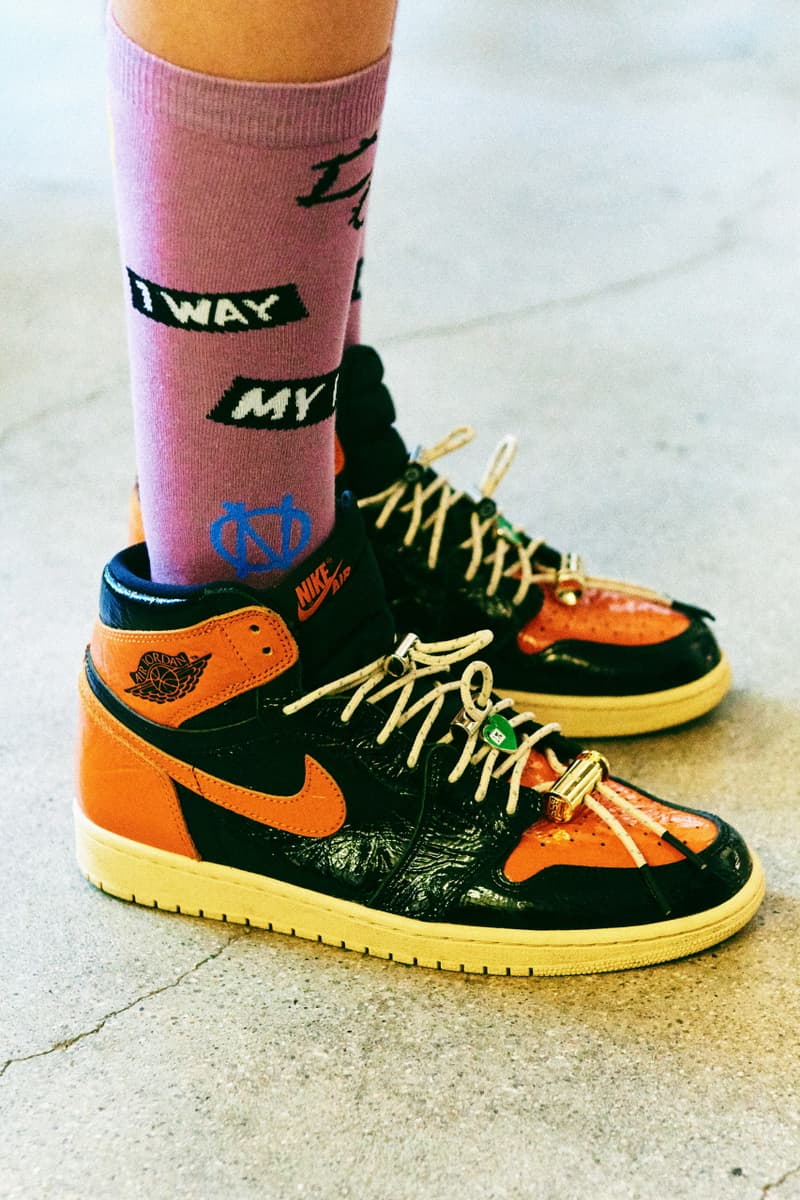 단독: 바조우의 99%IS- 컬렉션 vol.16 'OUR STORY WiLL BE HISTORY' 룩북 촬영 현장, 업사이드다운 신발끈, 액세서리