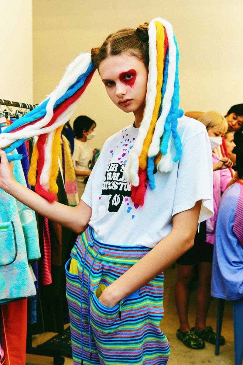 단독: 바조우의 99%IS- 컬렉션 vol.16 'OUR STORY WiLL BE HISTORY' 룩북 촬영 현장, 업사이드다운 신발끈, 액세서리