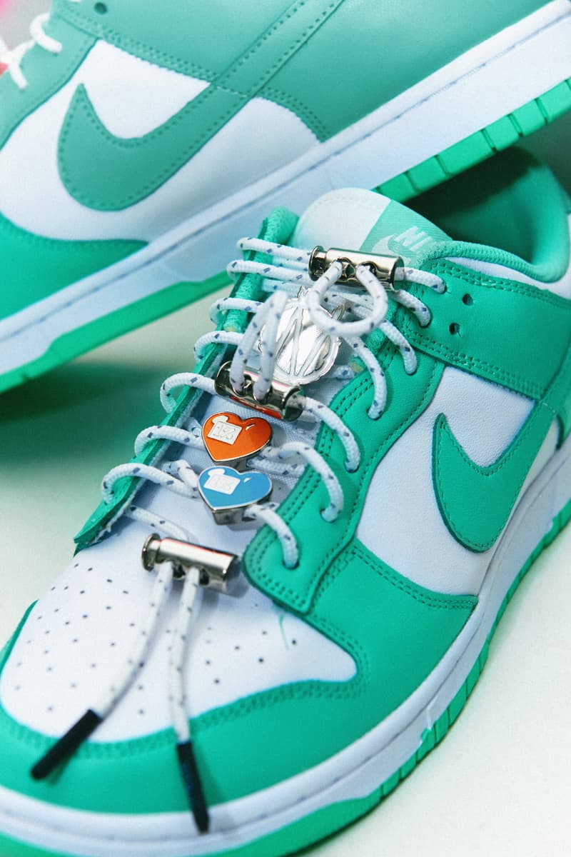 단독: 바조우의 99%IS- 컬렉션 vol.16 'OUR STORY WiLL BE HISTORY' 룩북 촬영 현장, 업사이드다운 신발끈, 액세서리