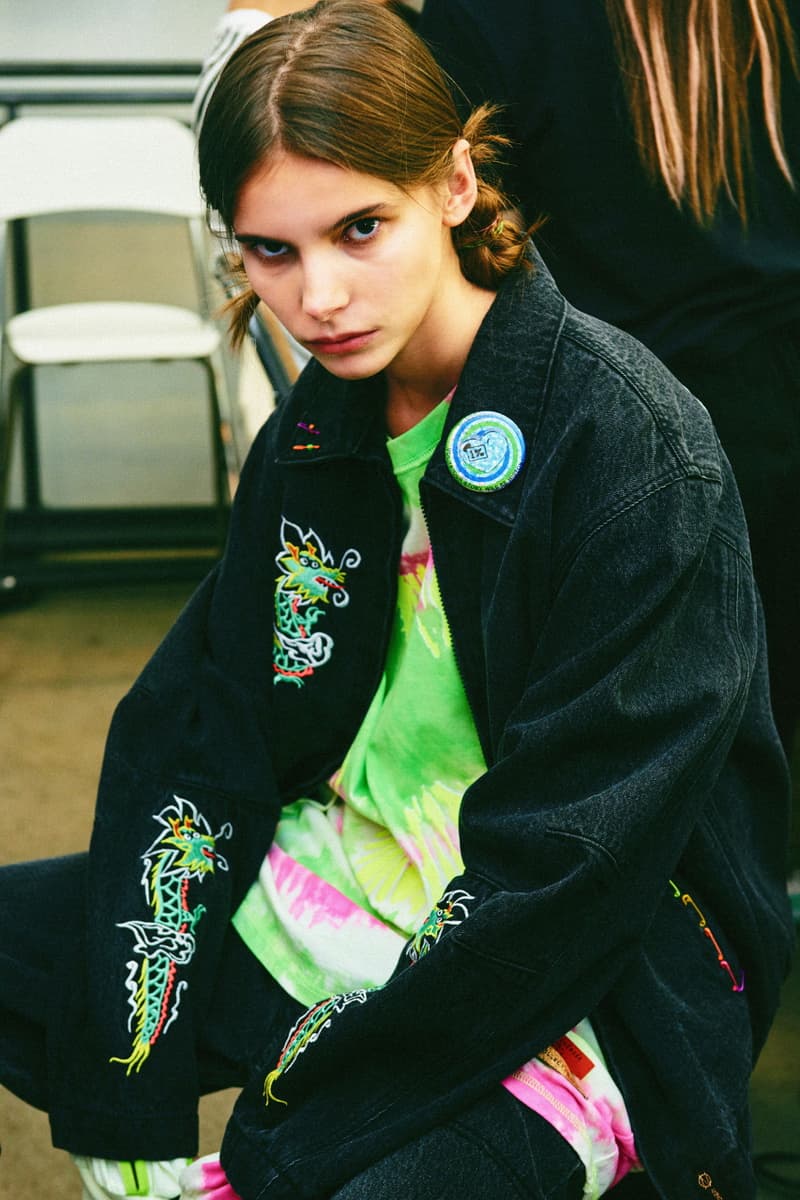 단독: 바조우의 99%IS- 컬렉션 vol.16 'OUR STORY WiLL BE HISTORY' 룩북 촬영 현장, 업사이드다운 신발끈, 액세서리