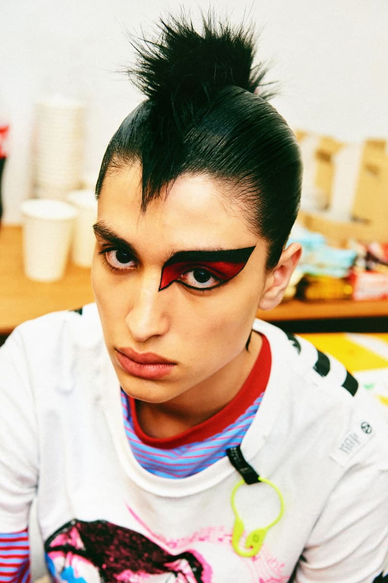 단독: 바조우의 99%IS- 컬렉션 vol.16 'OUR STORY WiLL BE HISTORY' 룩북 촬영 현장, 업사이드다운 신발끈, 액세서리