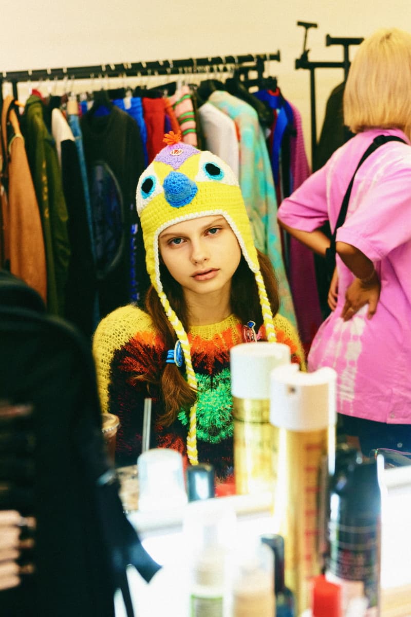 단독: 바조우의 99%IS- 컬렉션 vol.16 'OUR STORY WiLL BE HISTORY' 룩북 촬영 현장, 업사이드다운 신발끈, 액세서리