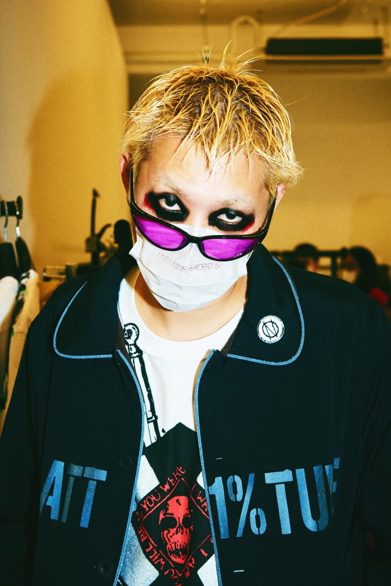 단독: 바조우의 99%IS- 컬렉션 vol.16 'OUR STORY WiLL BE HISTORY' 룩북 촬영 현장, 업사이드다운 신발끈, 액세서리