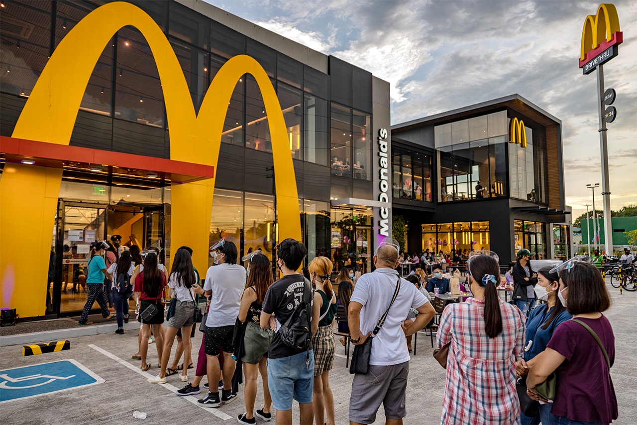 맥도날드, 방탄소년단 덕분에 전 세계 매출 40%나 급등했다?, BTS 세트, 치킨 샌드위치