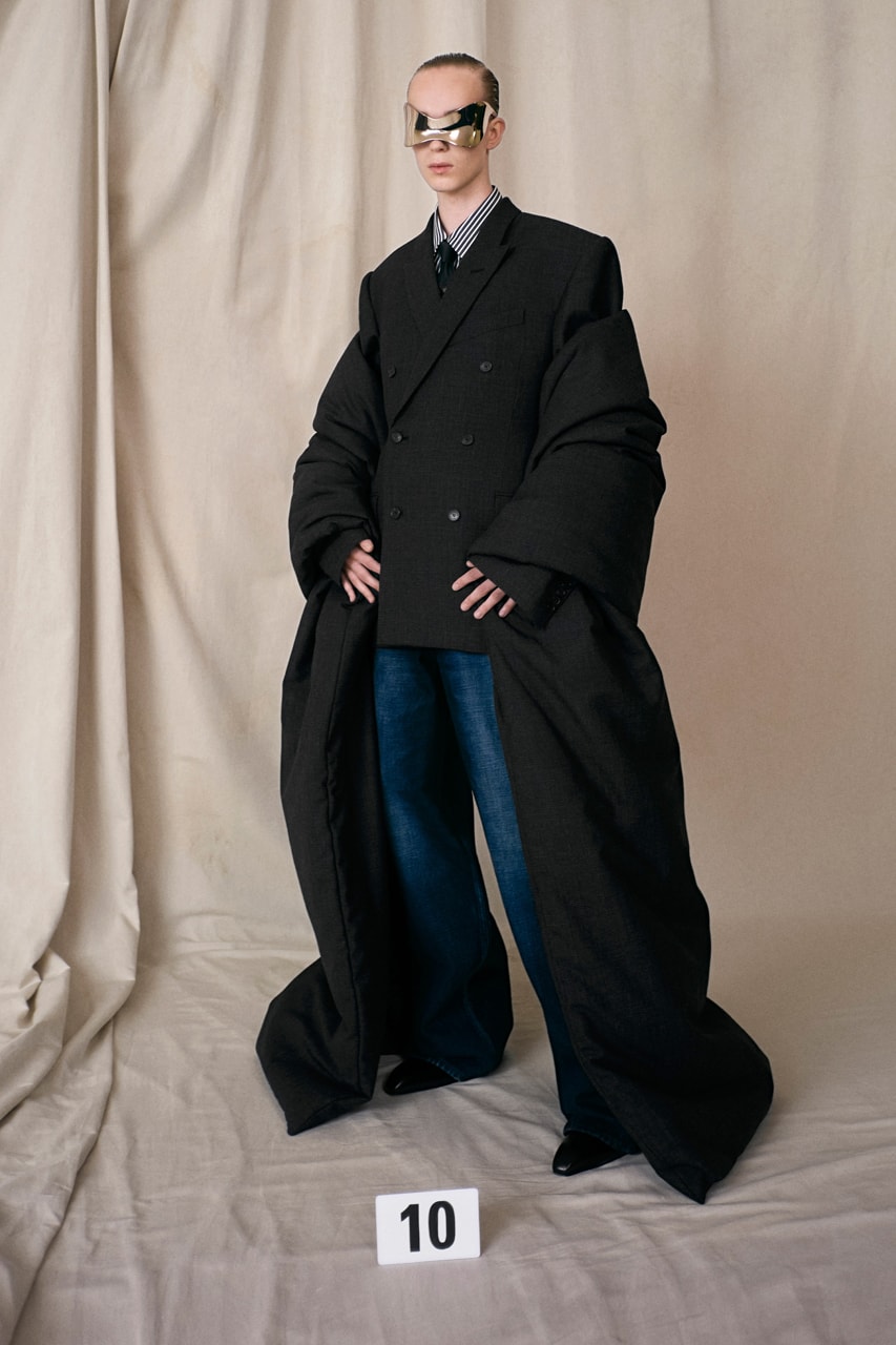 무려 53년 만에 진행된 발렌시아가의 쿠튀르 컬렉션 살펴보기, 뎀나 바잘리아, 오뜨 꾸뛰르, 오트 쿠튀르, 양복, 정장