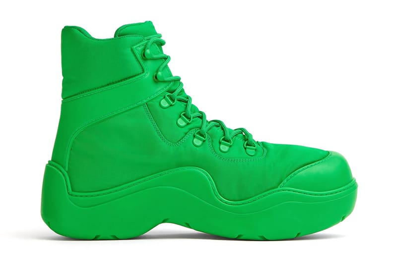 다섯 가지 컬러웨이로 제작된, 보테가 베네타 ‘퍼들 봄버’ 부츠 공개