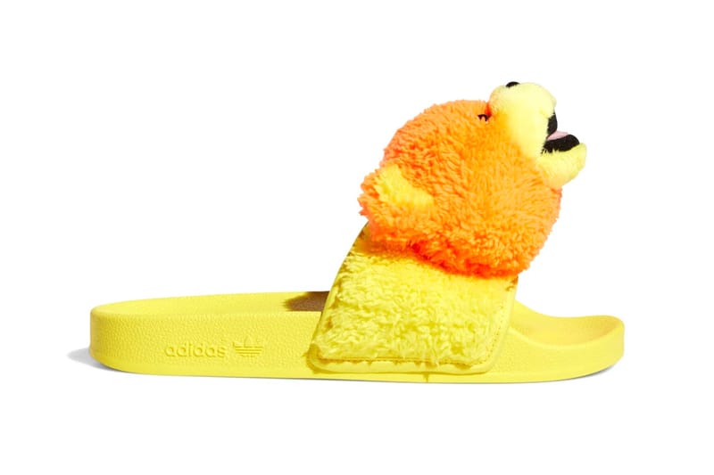 귀여운 곰돌이가 부착된 제레미 스콧 x 아디다스 오리지널스 'JS 베어' 공개