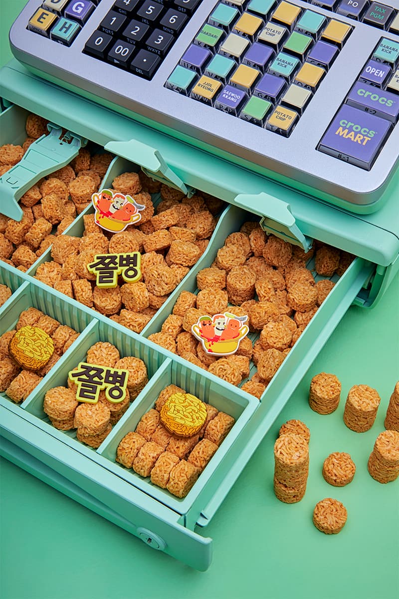 바나나킥, 새우깡 등을 녹여낸 농심 x 크록스 클로그 & 지비츠 참 출시 정보, 쫄병스낵, 포테토칩, 닭다리, 과자