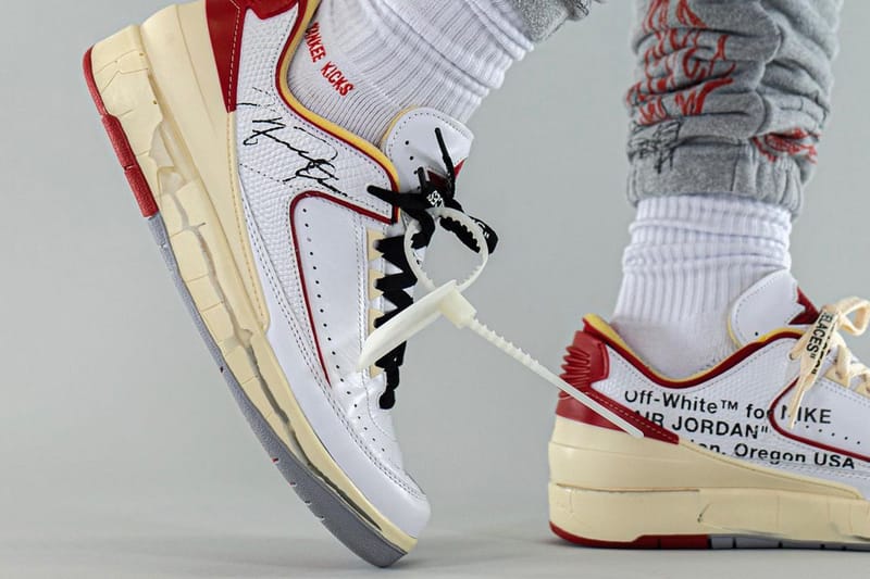 벌써 갈라진 미드솔? 오프 화이트 x 나이키 에어 조던 2 ‘세일 화이트’ 실물 착용 사진