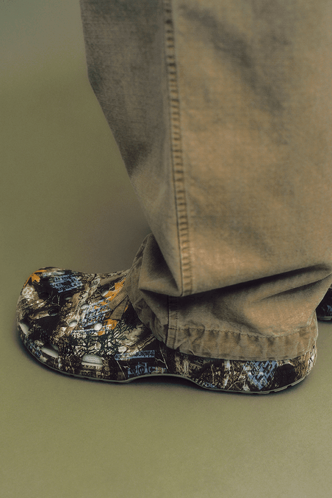 크록스 x 디스이즈네버댓 클래식 클로그, 디네댓, 출시 정보, 가격, crocs, thisisneverthat, classic clog, footwear, 도심 속 숲의 분위기를 담은, 디스이즈네버댓 x 크록스 협업 컬렉션