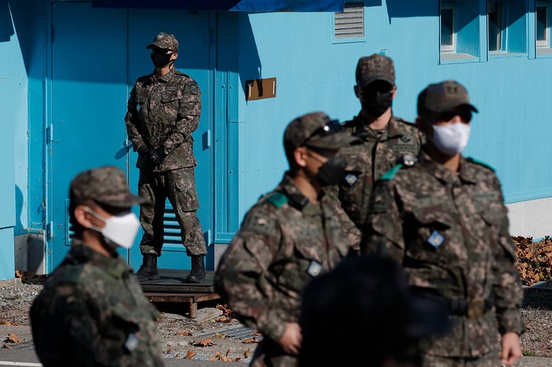 백신 접종률 94% 군부대, 마스크 벗고 집단 면역 테스트한다?