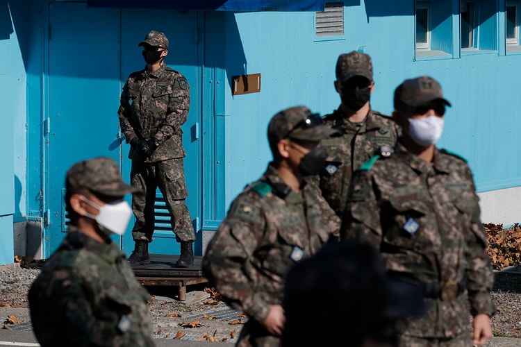 백신 접종률 94% 군부대, 마스크 벗고 집단 면역 테스트한다?