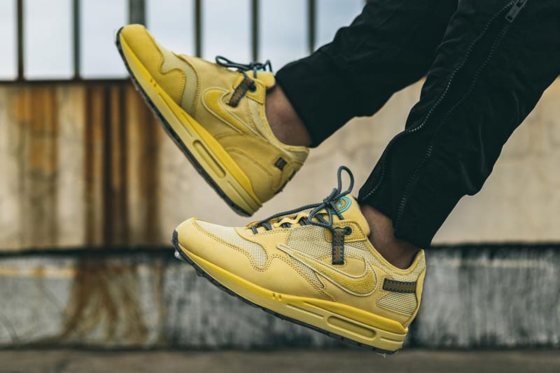 트래비스 스콧 x 나이키 에어 맥스 1 ‘위트’ 실물 자세히 살펴보기