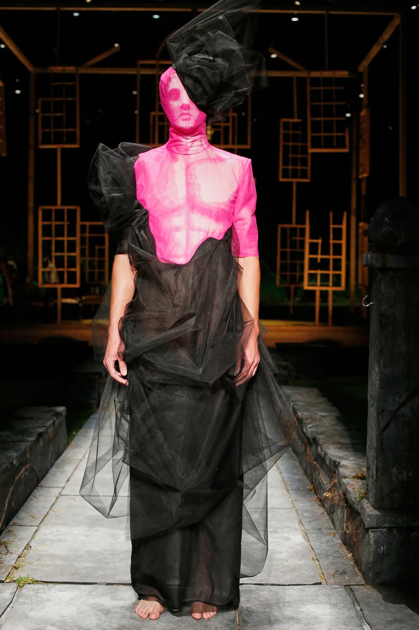 남성복과 여성복의 경계를 무너뜨린 톰 브라운 2022 SS 컬렉션 런웨이, 톰브라운, 톰브라운 수트, 테일러링, 미국, 뉴욕 패션위크