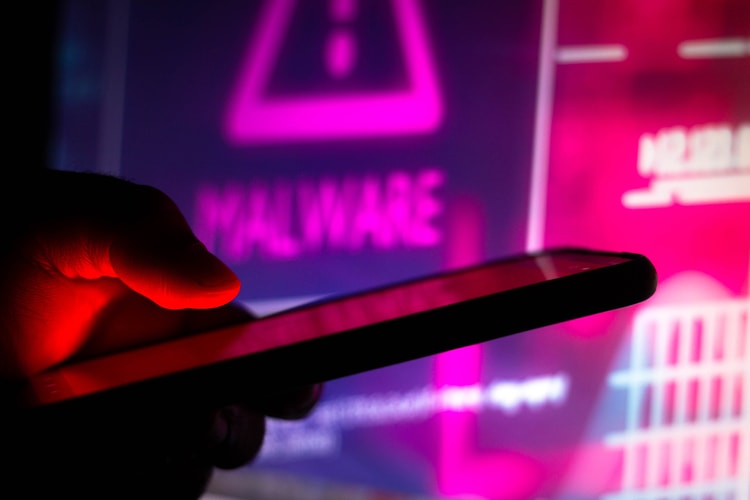 아이폰 정보 빼돌리는 '스파이웨어' 발견, 애플이 긴급 조치를 취했다