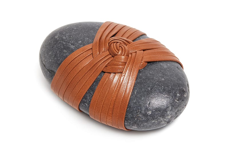 로에베가 출시한 '명품 돌'의 가격은?