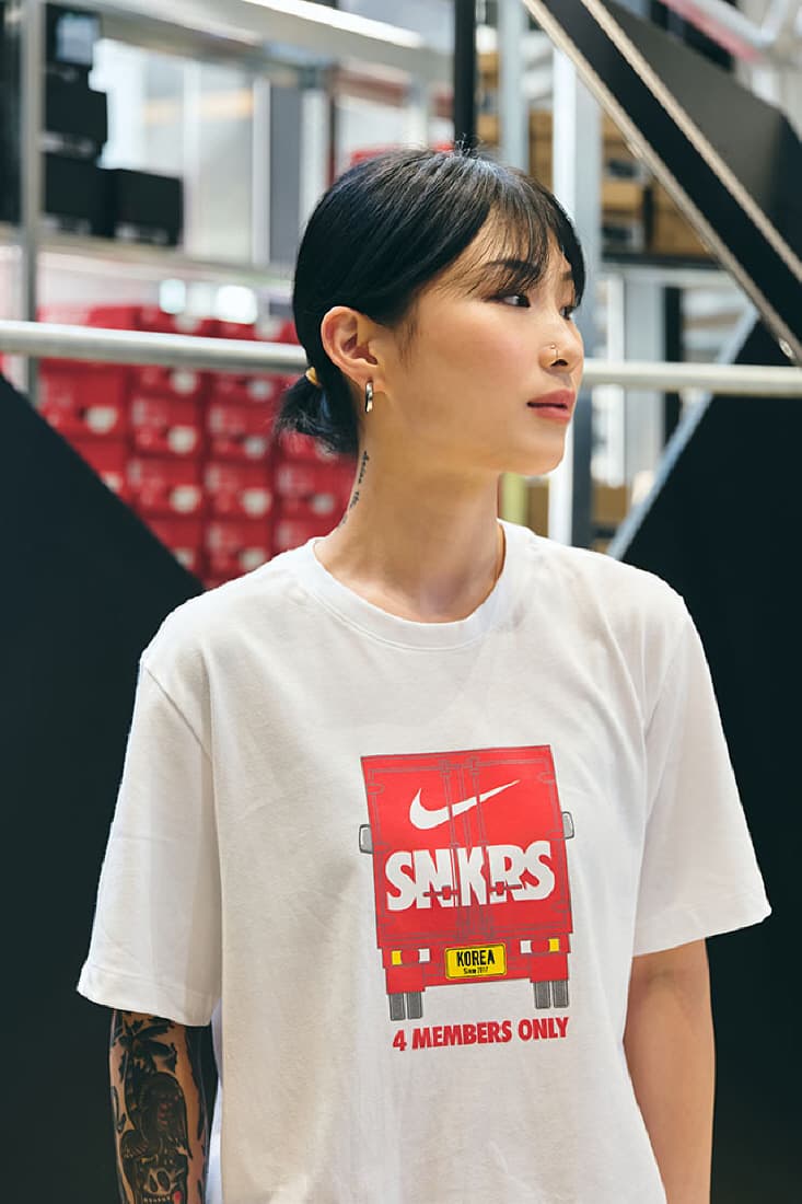 나이키 SNKRS 4주년 기념 한정판 '멤버스 온리 티셔츠' 증정 드로우, 스니커, 스니커즈