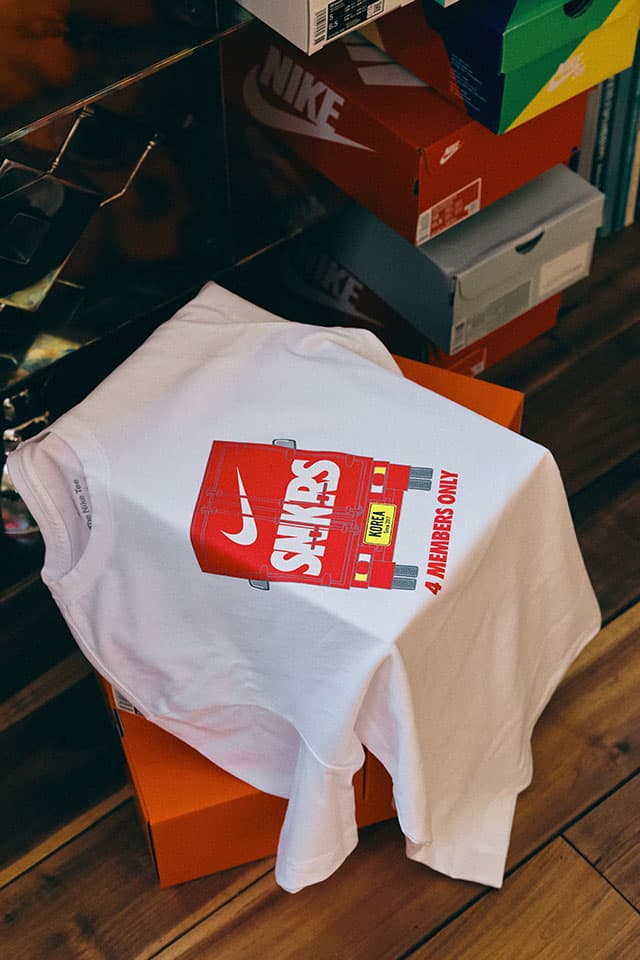 나이키 SNKRS 4주년 기념 '스페셜 드로우' 이벤트 개최, 스페셜 기프트, 응모, 미당첨자, 헬리녹스, 한정판