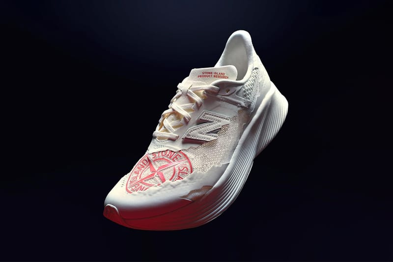 스톤 아일랜드 x 뉴발란스 협업 스니커, ‘RC 엘리트 SI’가 마침내 공개됐다