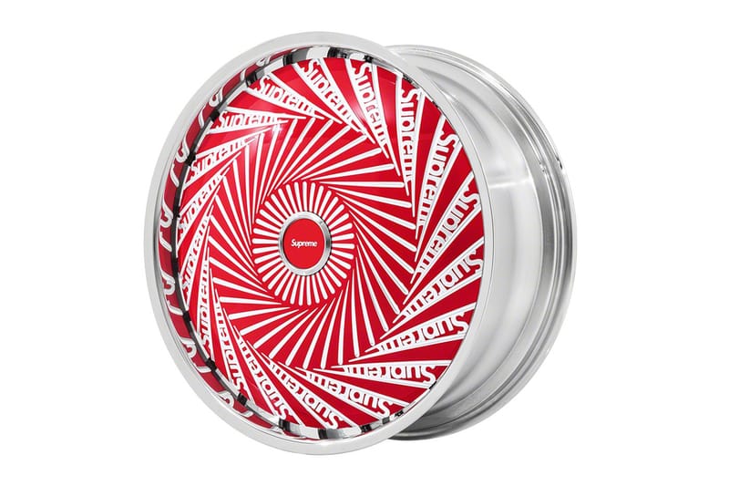 슈프림 x DUB 휠을 장착한, 롤스로이스 컬리넌 주행 영상