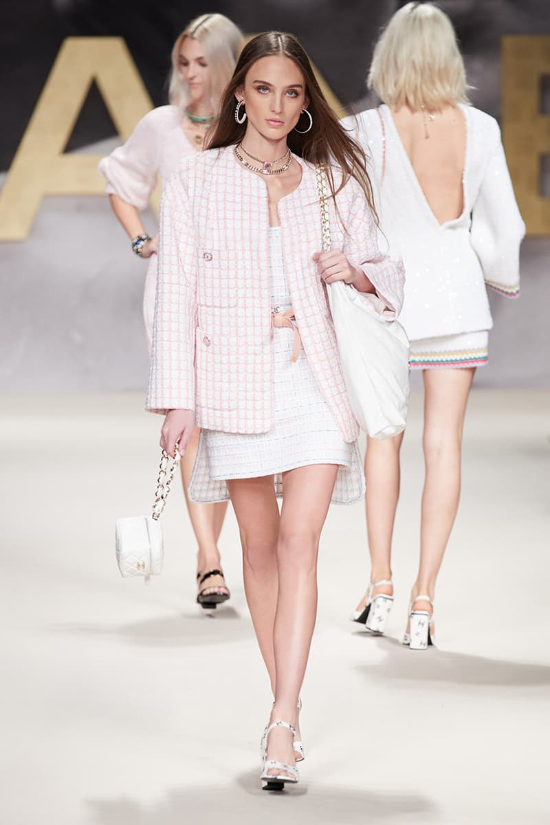 1980, 90년대의 완벽한 부활, 샤넬 2022 봄, 여름 컬렉션 쇼