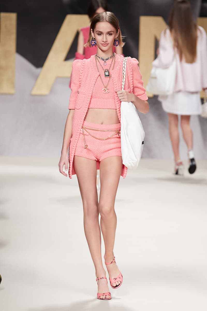 1980, 90년대의 완벽한 부활, 샤넬 2022 봄, 여름 컬렉션 쇼