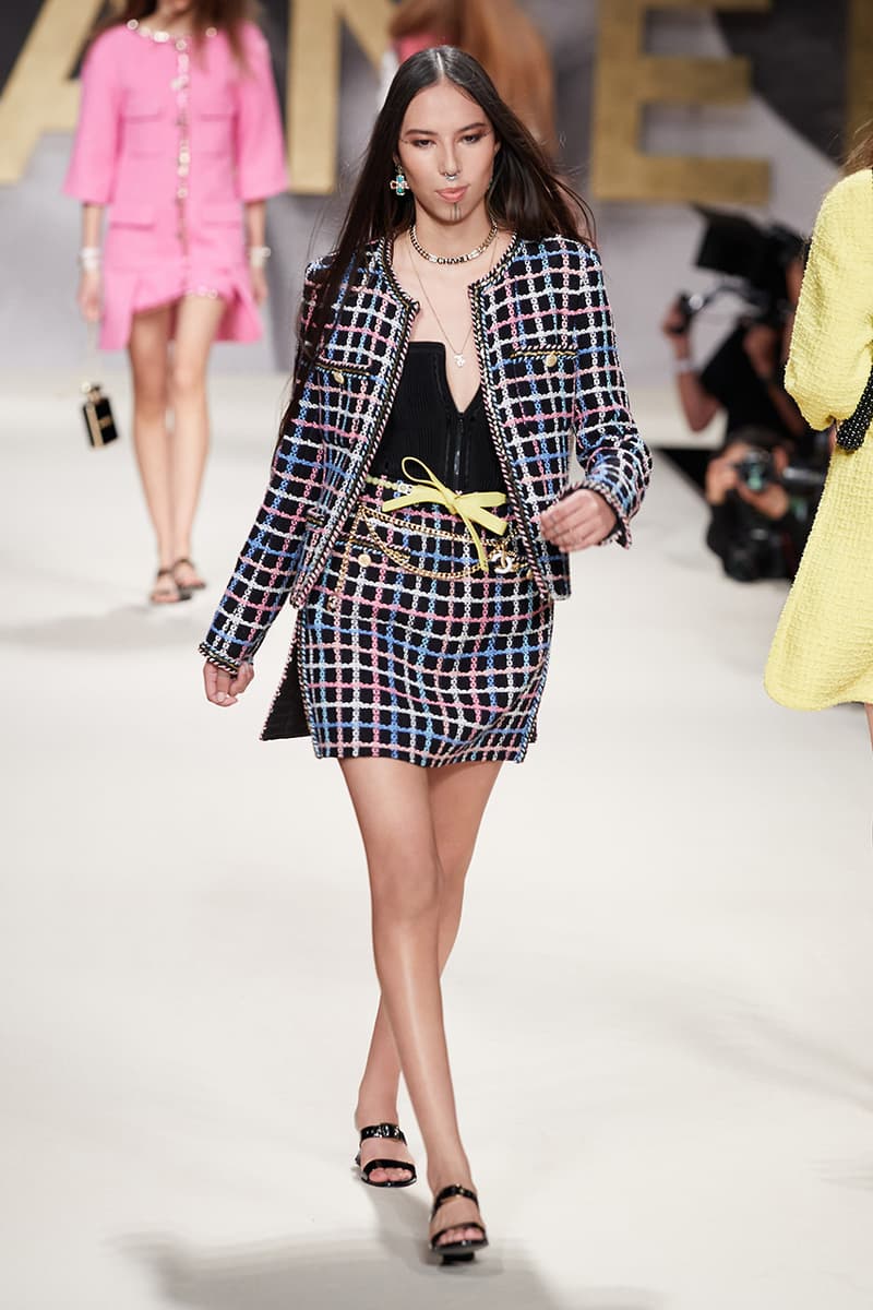 1980, 90년대의 완벽한 부활, 샤넬 2022 봄, 여름 컬렉션 쇼