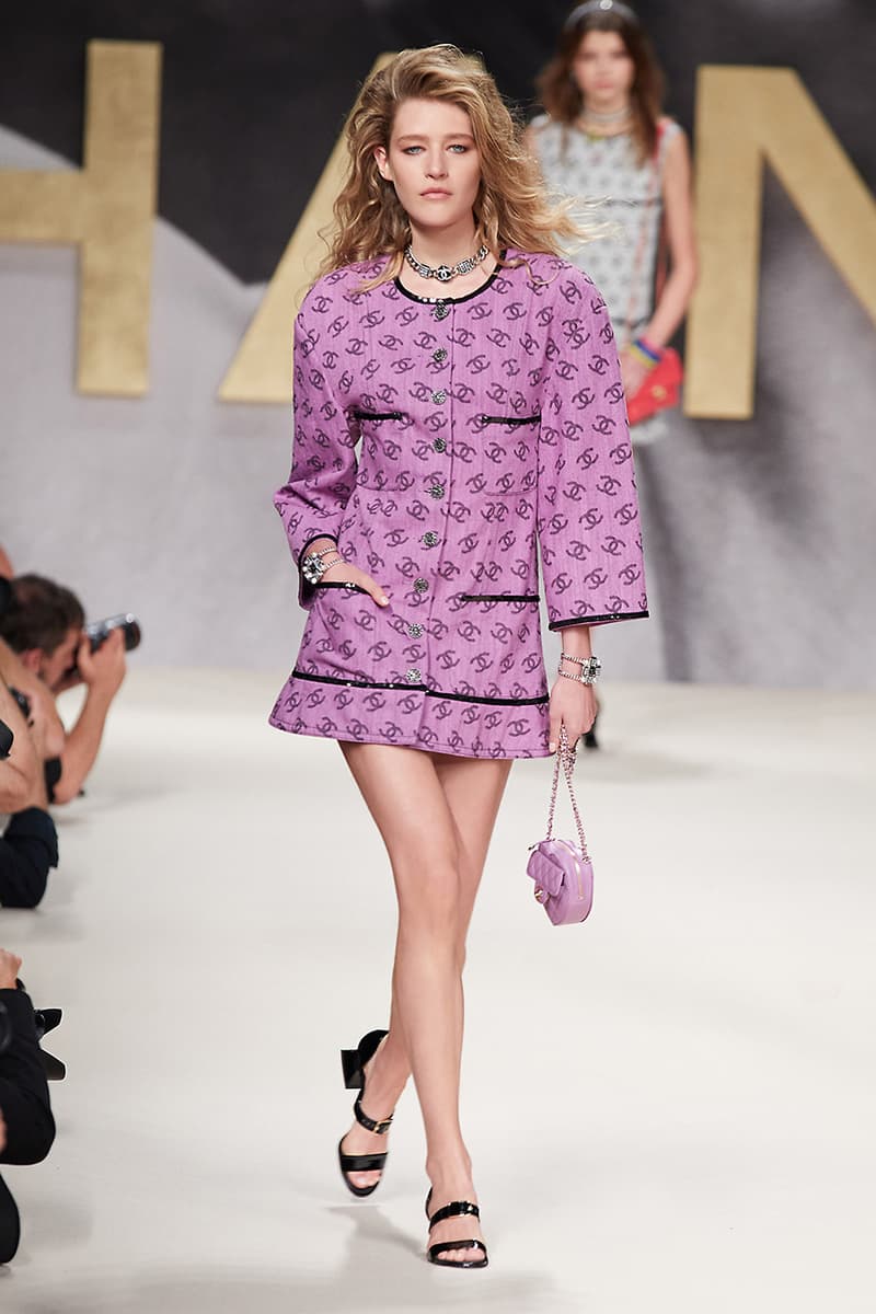 1980, 90년대의 완벽한 부활, 샤넬 2022 봄, 여름 컬렉션 쇼