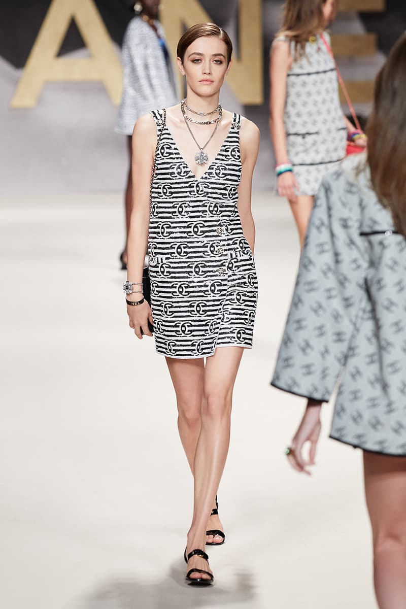 1980, 90년대의 완벽한 부활, 샤넬 2022 봄, 여름 컬렉션 쇼