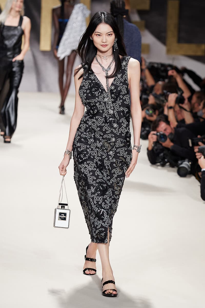 1980, 90년대의 완벽한 부활, 샤넬 2022 봄, 여름 컬렉션 쇼