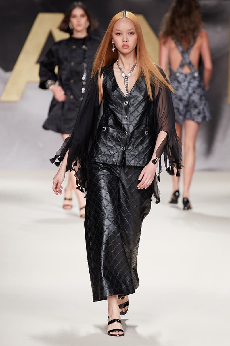 1980, 90년대의 완벽한 부활, 샤넬 2022 봄, 여름 컬렉션 쇼