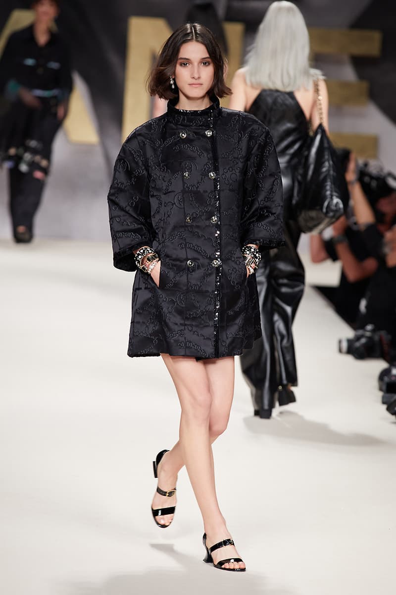 1980, 90년대의 완벽한 부활, 샤넬 2022 봄, 여름 컬렉션 쇼